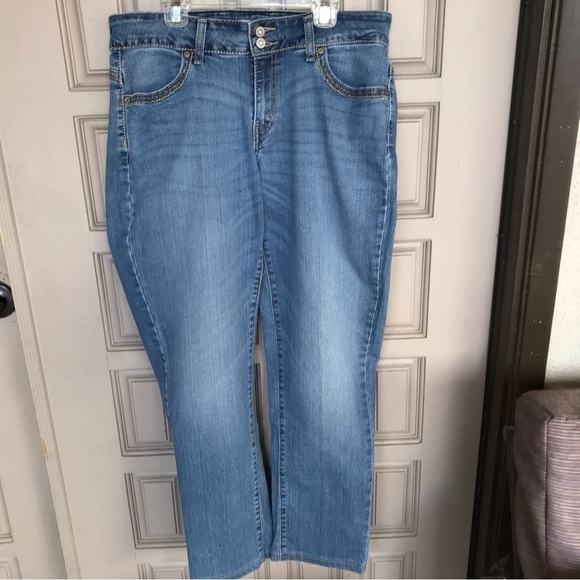 Levi's Jeans Two Button Front MidRise Sz31/32 MidWash Very Good Condition - Picture 3 of 8